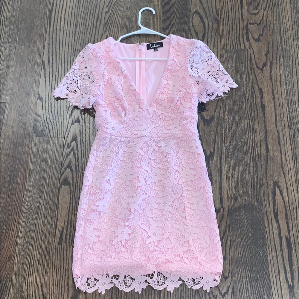 Stunning light pink floral dress!